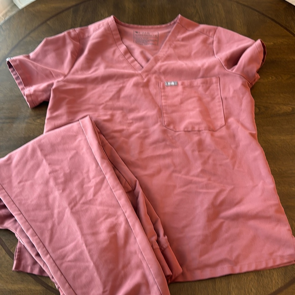 Figs mauve set